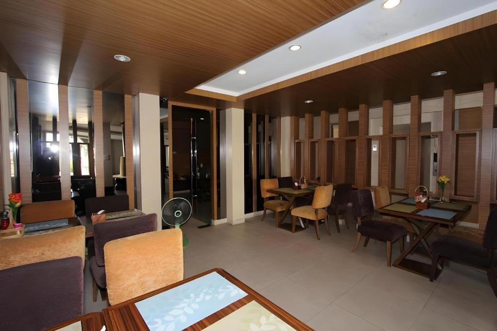 Honey Lodge Pattaya Exterior foto