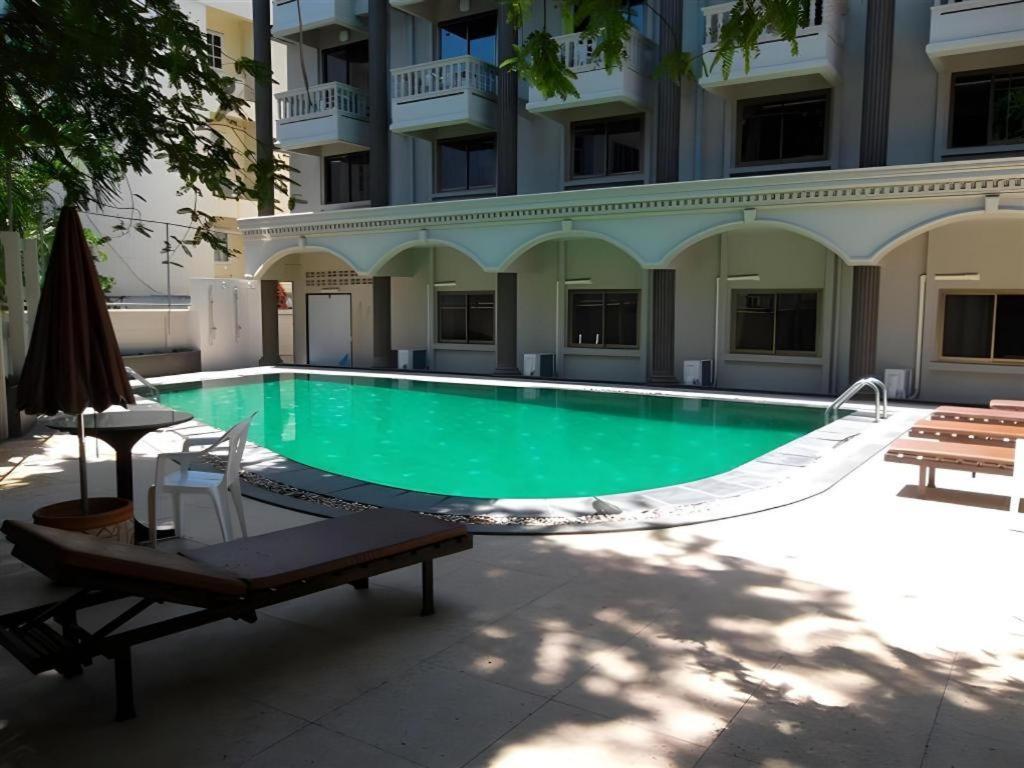 Honey Lodge Pattaya Exterior foto