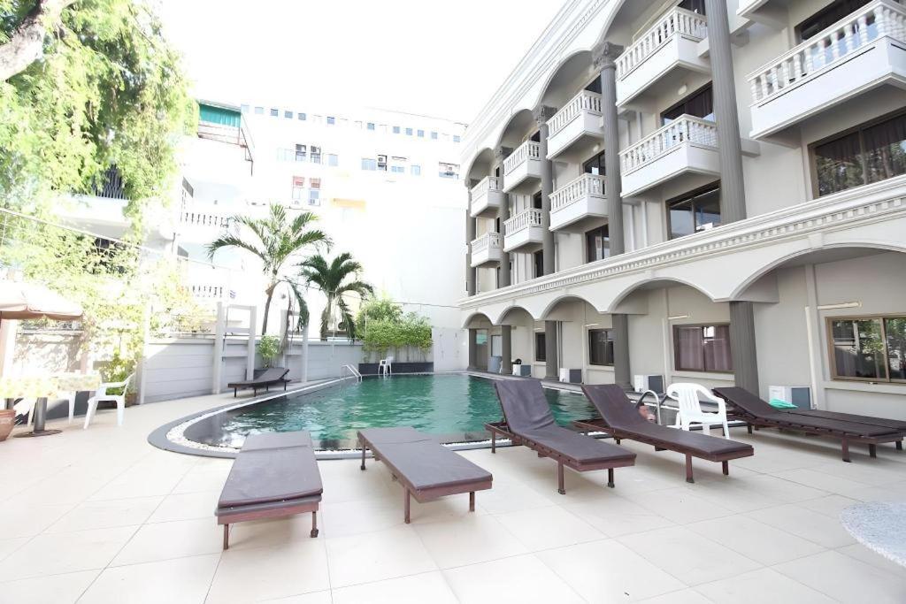 Honey Lodge Pattaya Exterior foto