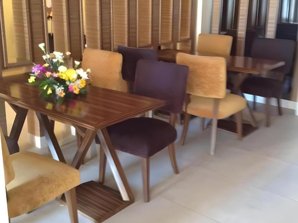 Honey Lodge Pattaya Exterior foto